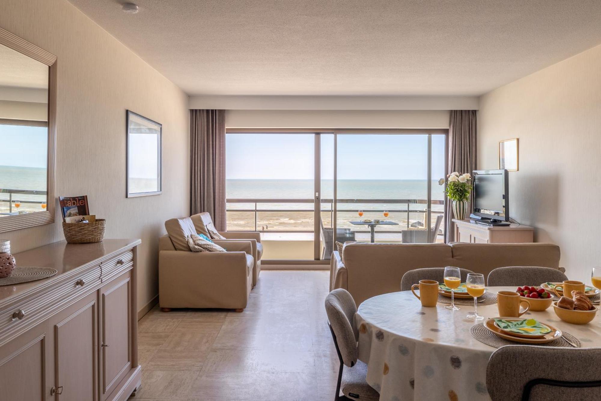 Royal Middelkerke Met Garage Apartment Ngoại thất bức ảnh